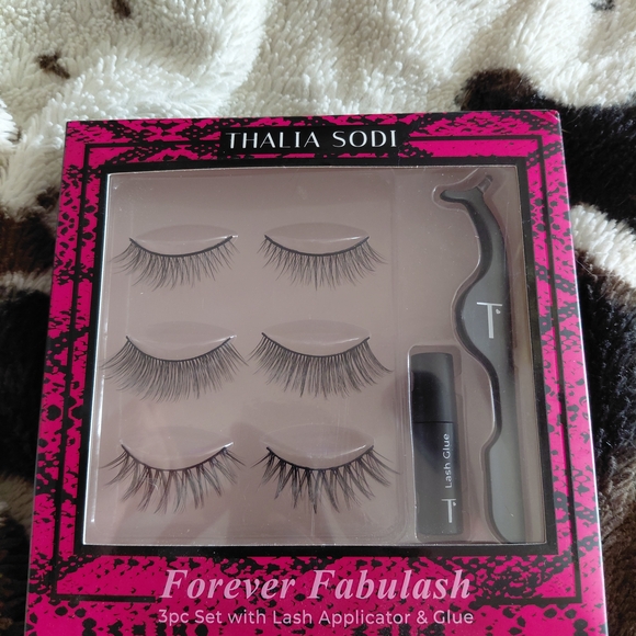 Thalia Sodi Forever Fabulash Set with Applicator and Glue - Picture 1 of 2